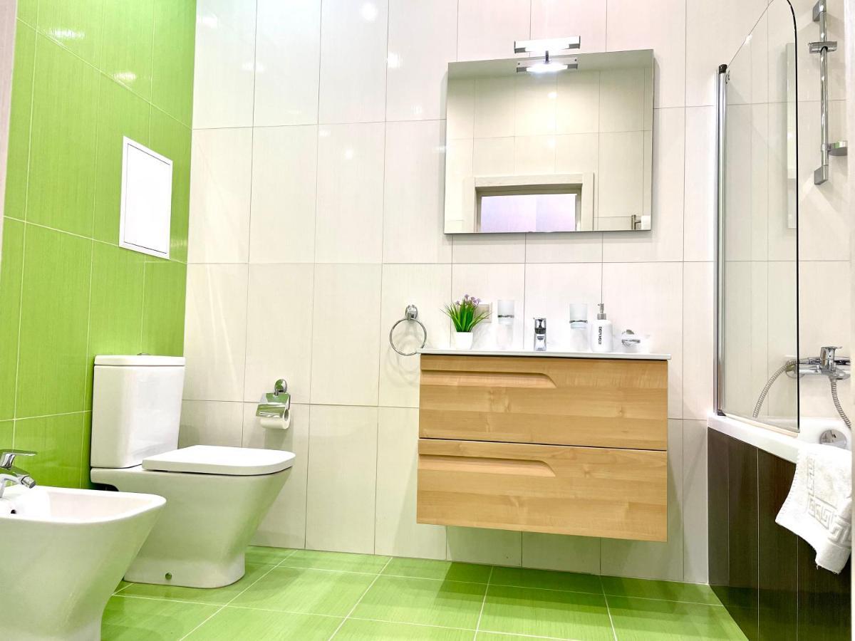 Navit Luxury Apartments With Breakfast Near The Railway Station, The City Center And The Park Київ Екстер'єр фото