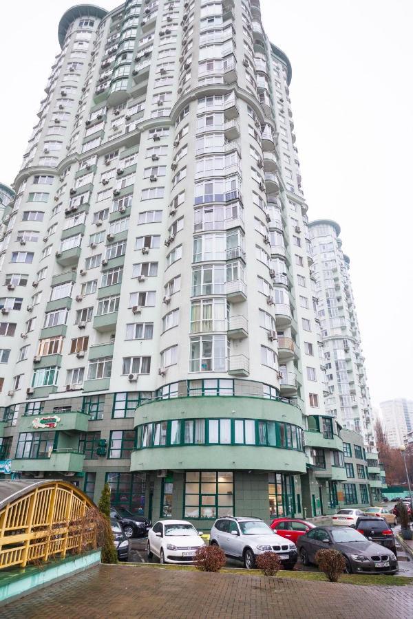 Navit Luxury Apartments With Breakfast Near The Railway Station, The City Center And The Park Київ Екстер'єр фото