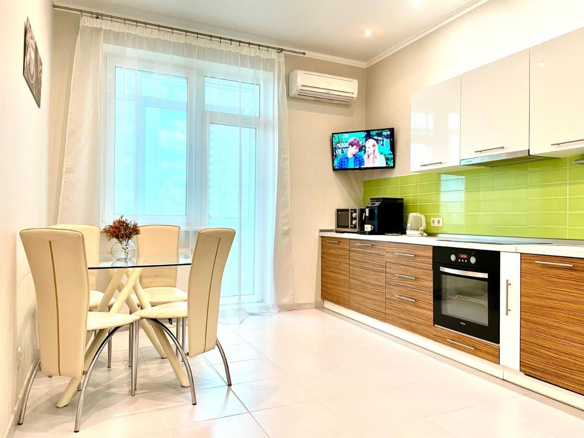 Navit Luxury Apartments With Breakfast Near The Railway Station, The City Center And The Park Київ Екстер'єр фото
