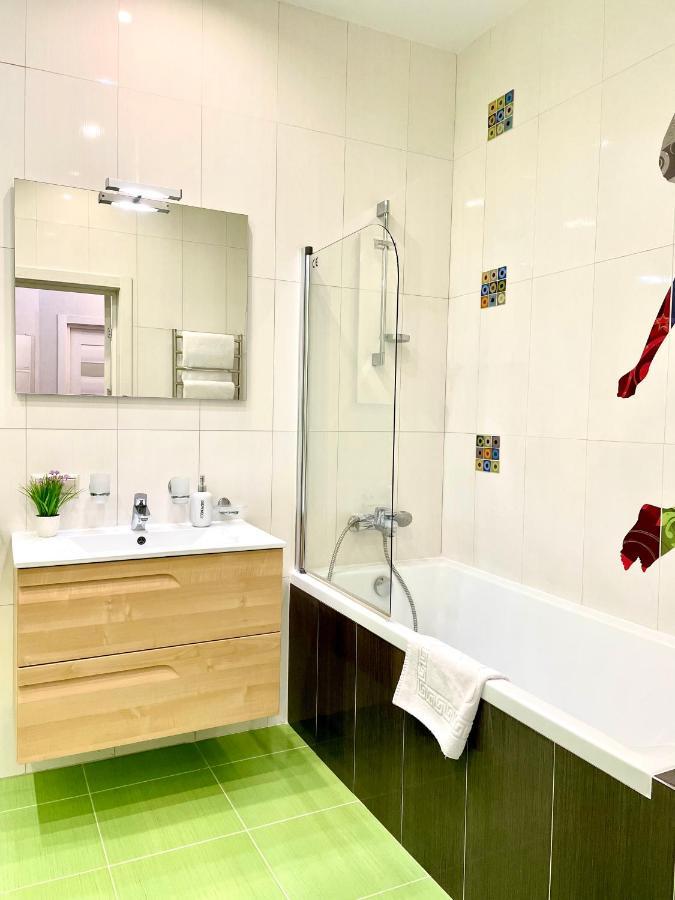 Navit Luxury Apartments With Breakfast Near The Railway Station, The City Center And The Park Київ Екстер'єр фото