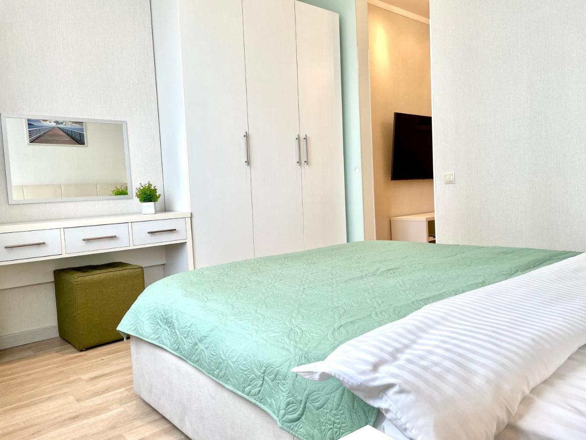 Navit Luxury Apartments With Breakfast Near The Railway Station, The City Center And The Park Київ Екстер'єр фото