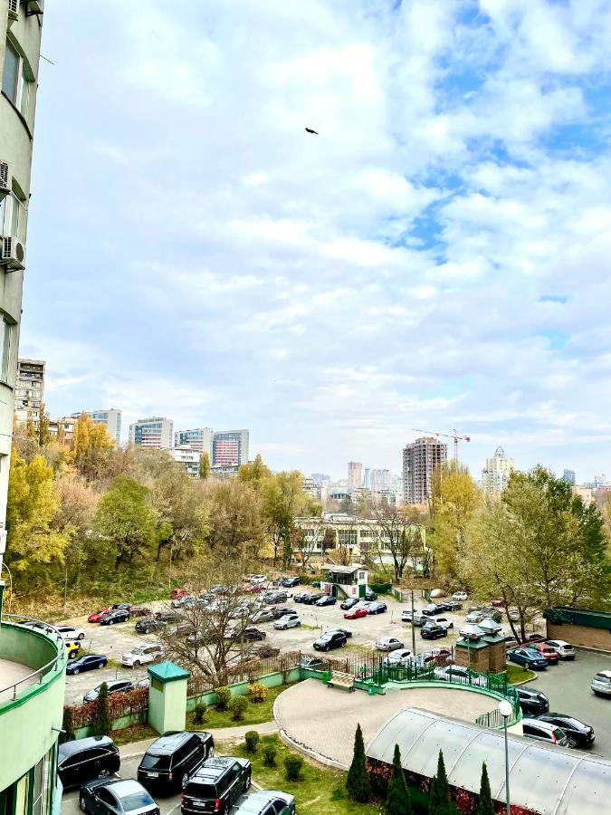 Navit Luxury Apartments With Breakfast Near The Railway Station, The City Center And The Park Київ Екстер'єр фото
