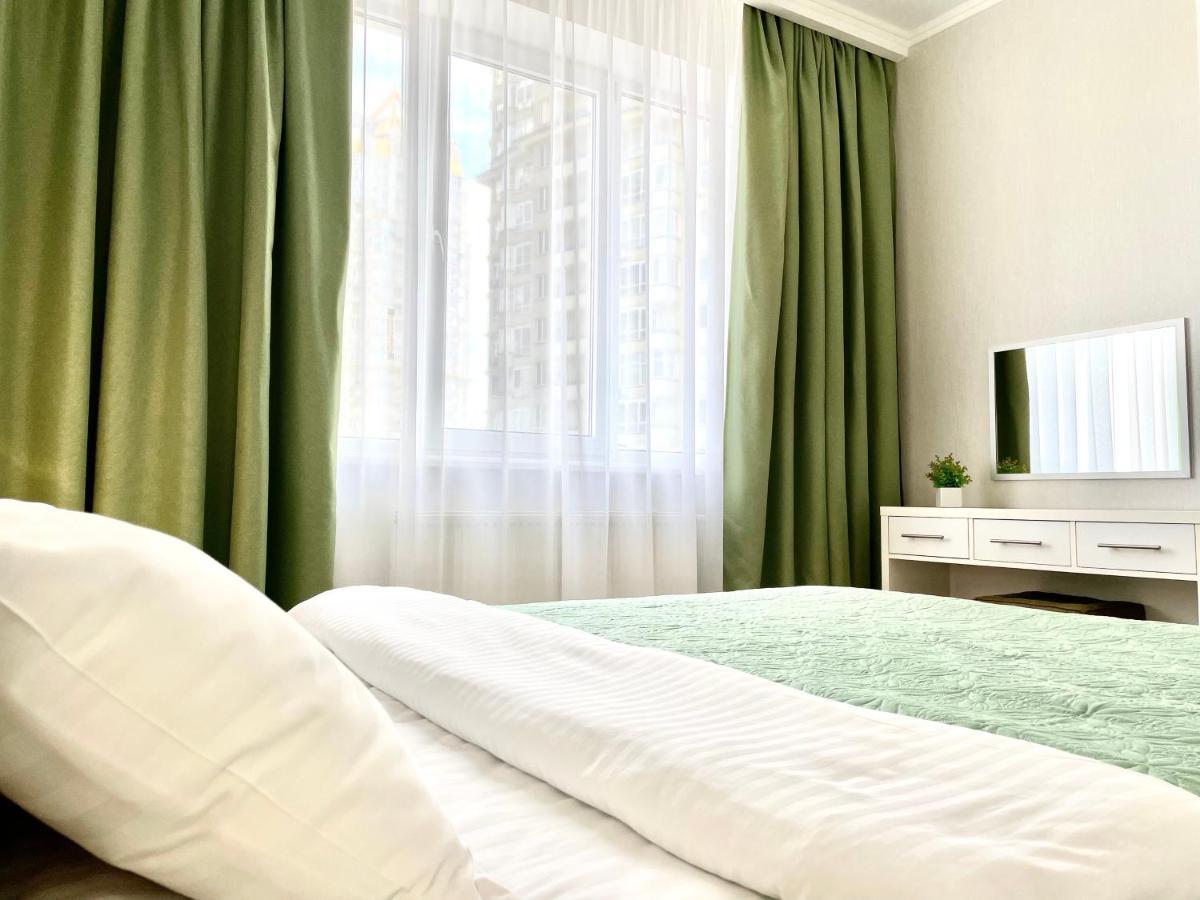 Navit Luxury Apartments With Breakfast Near The Railway Station, The City Center And The Park Київ Екстер'єр фото