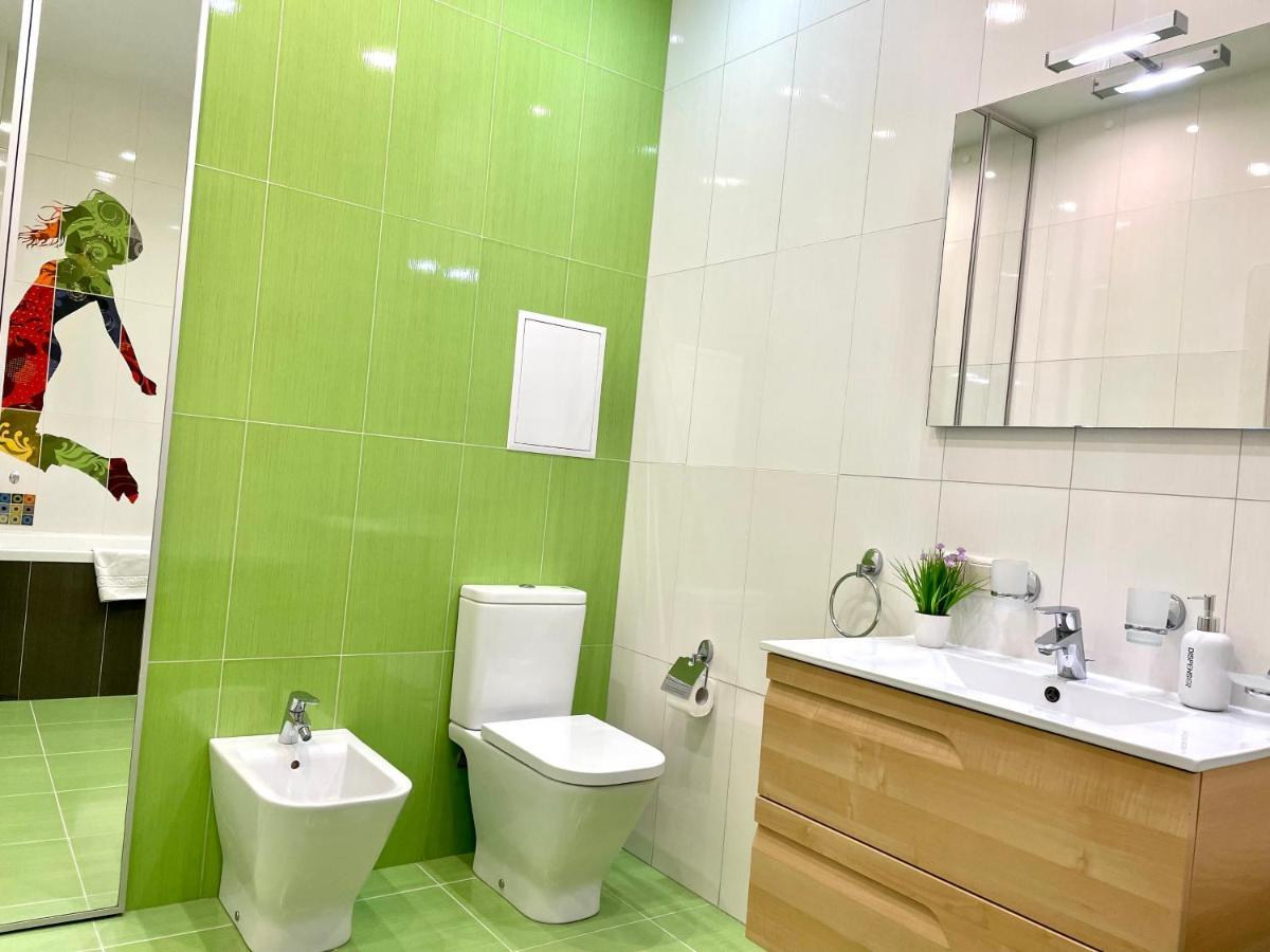 Navit Luxury Apartments With Breakfast Near The Railway Station, The City Center And The Park Київ Екстер'єр фото