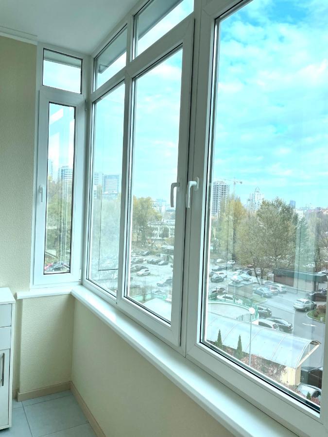 Navit Luxury Apartments With Breakfast Near The Railway Station, The City Center And The Park Київ Екстер'єр фото