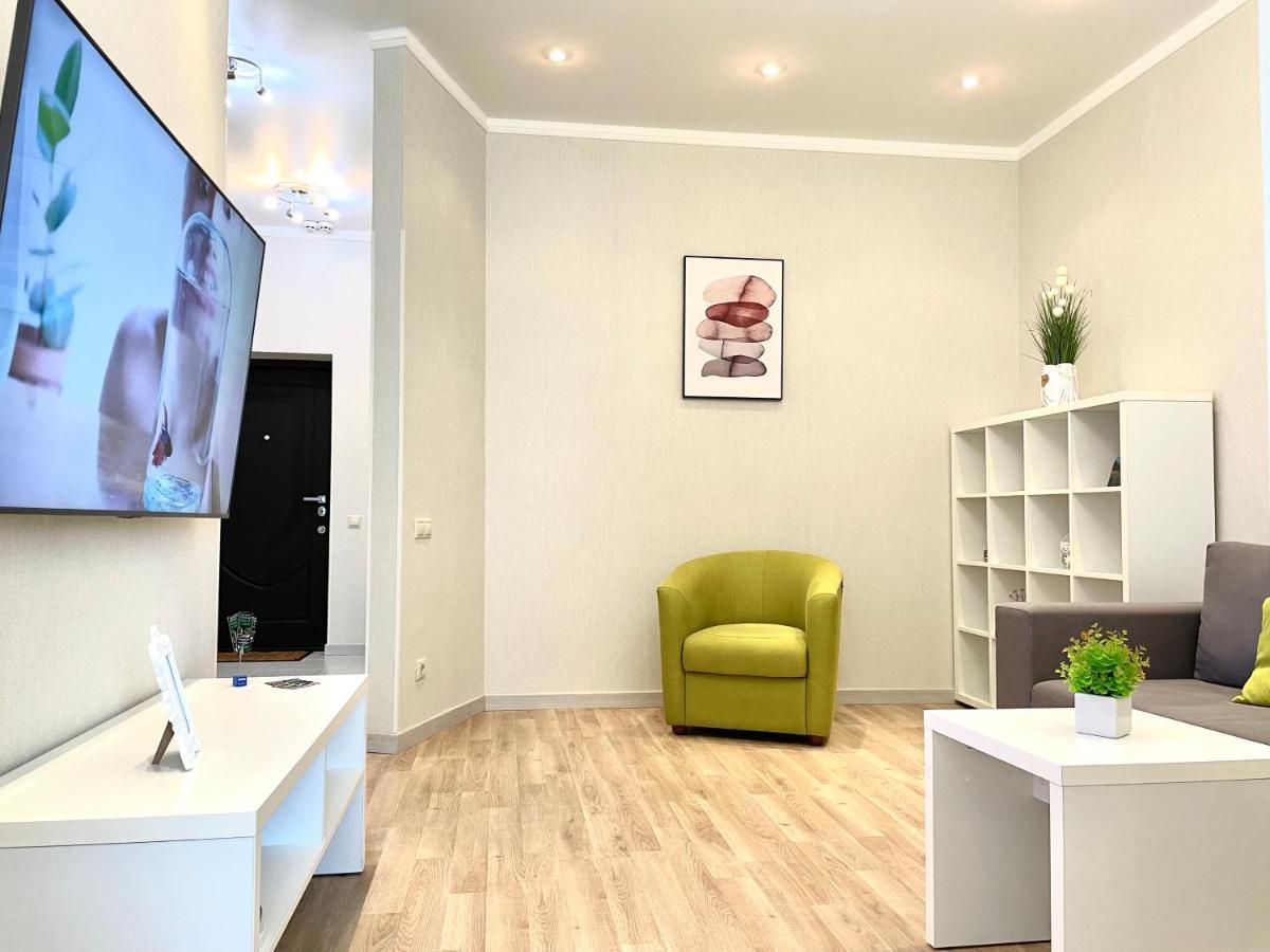 Navit Luxury Apartments With Breakfast Near The Railway Station, The City Center And The Park Київ Екстер'єр фото