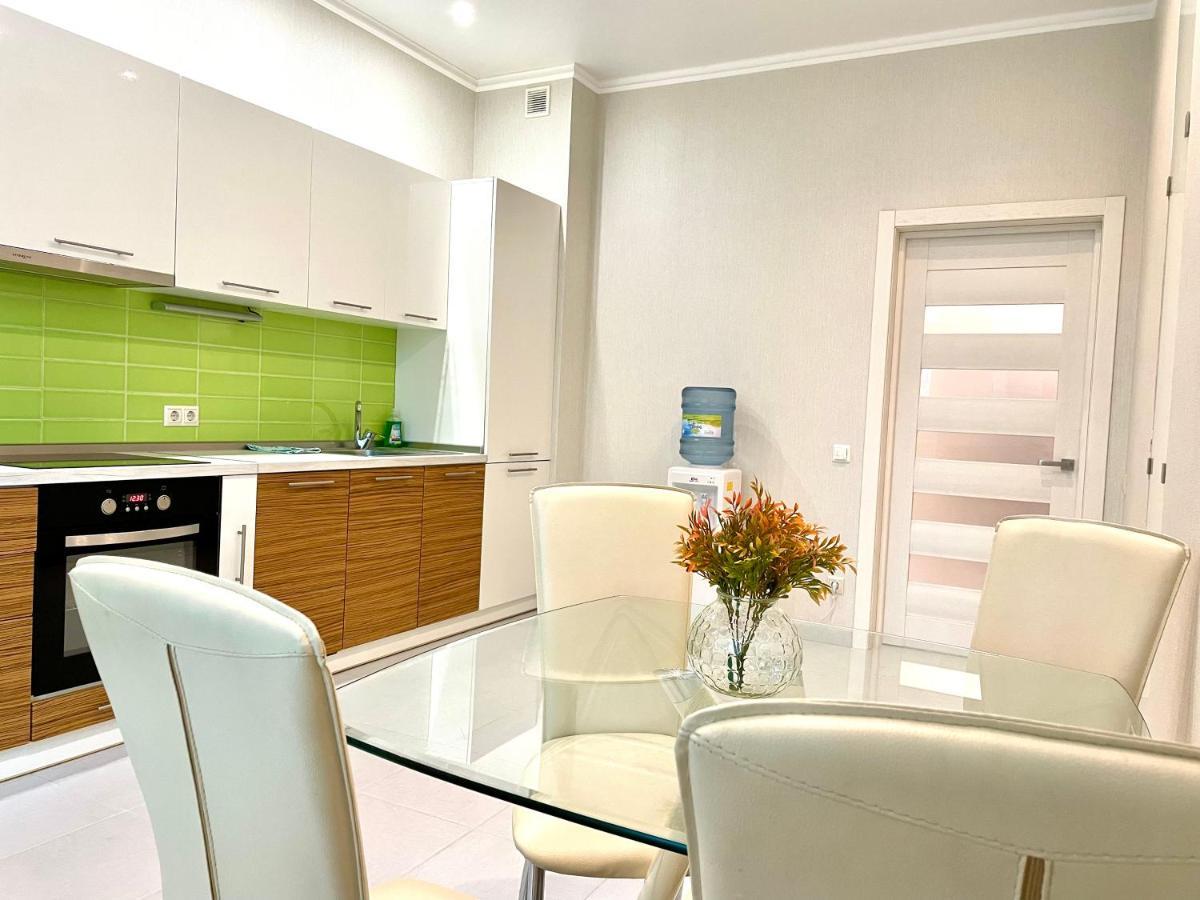 Navit Luxury Apartments With Breakfast Near The Railway Station, The City Center And The Park Київ Екстер'єр фото