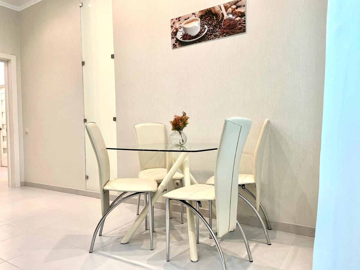 Navit Luxury Apartments With Breakfast Near The Railway Station, The City Center And The Park Київ Екстер'єр фото