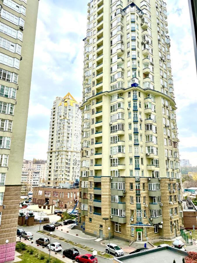 Navit Luxury Apartments With Breakfast Near The Railway Station, The City Center And The Park Київ Екстер'єр фото