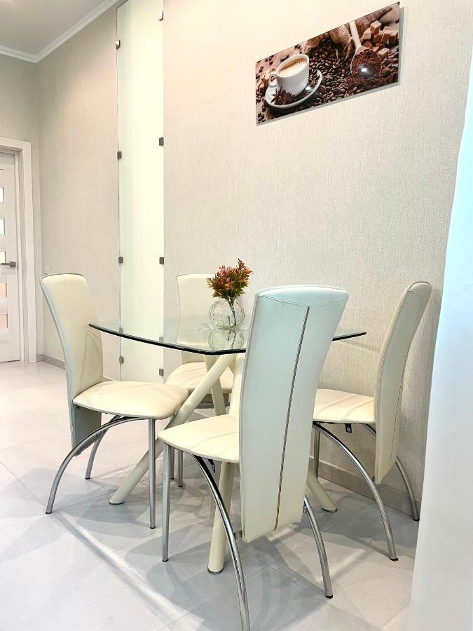 Navit Luxury Apartments With Breakfast Near The Railway Station, The City Center And The Park Київ Екстер'єр фото