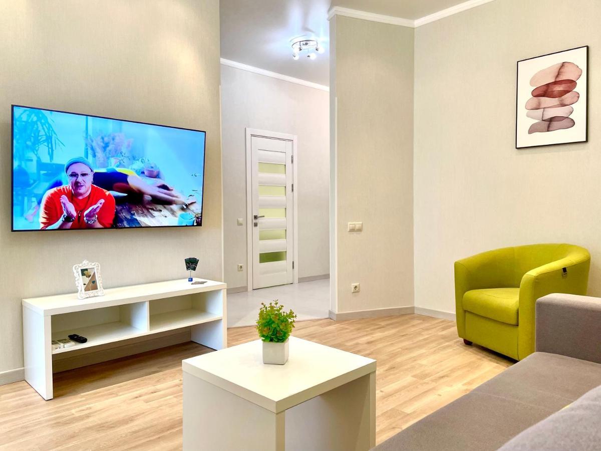 Navit Luxury Apartments With Breakfast Near The Railway Station, The City Center And The Park Київ Екстер'єр фото