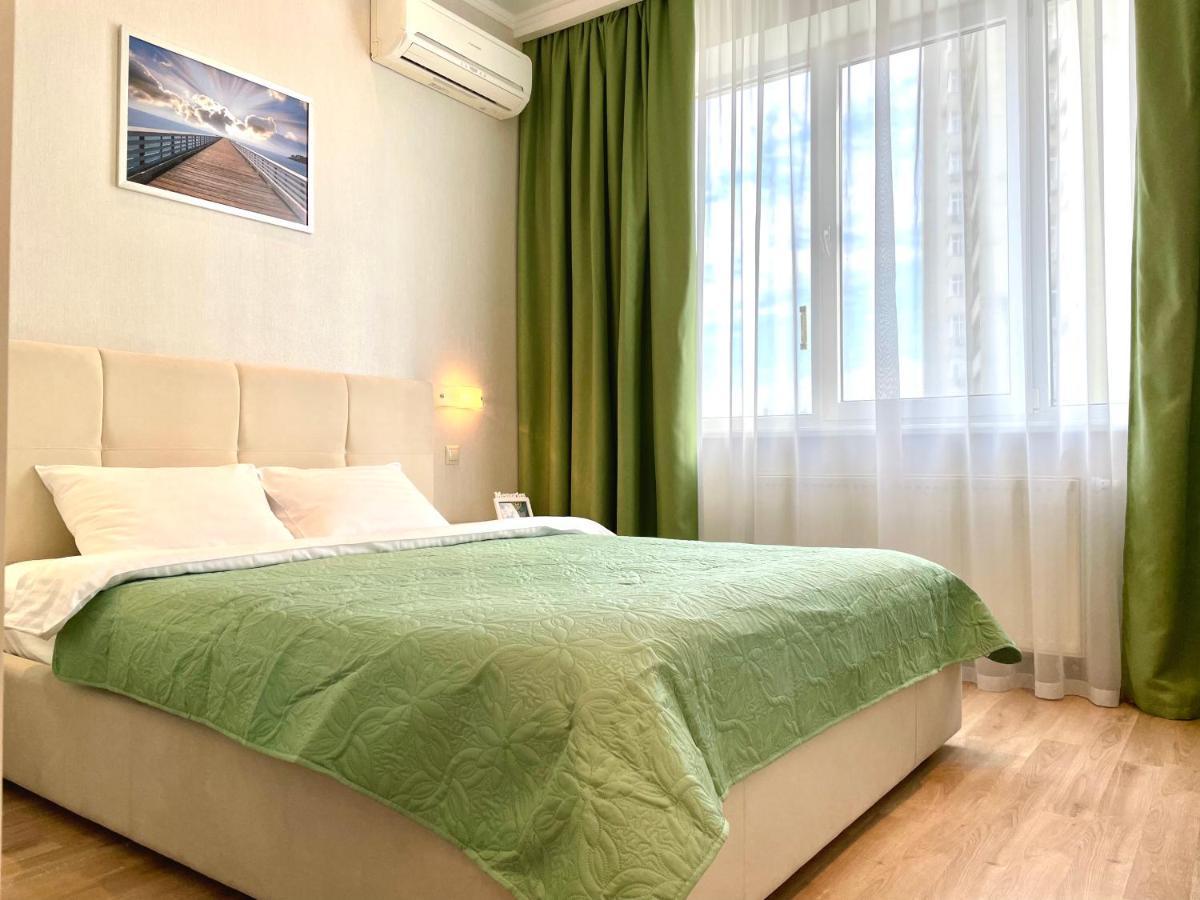 Navit Luxury Apartments With Breakfast Near The Railway Station, The City Center And The Park Київ Екстер'єр фото