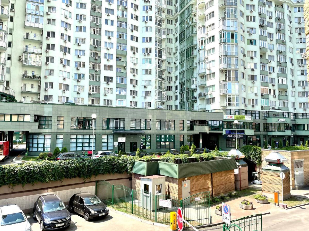Navit Luxury Apartments With Breakfast Near The Railway Station, The City Center And The Park Київ Екстер'єр фото
